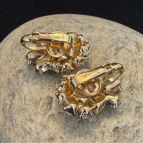 Crown Trifari Vintage Aurora Borealis Floral Clip On Earrings - Picture 2 of 10